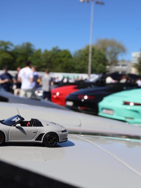 Low screen, double bubble, and a 4.0 litre flat six breathing freely behind the seats. The 991 Speedster is Porsche’s modern tribute to a silhouette that goes all the way back to the 356, and seeing several of them lined up at Dinslaken made that lineage feel very tangible.

The Speedster section was organised by Jacob Achenbach and the @991.speedster.registry and @992st.registry , and it delivered a line-up that any Porsche photographer would dream of. Different colours, different moods, the same iconic shape.

For the scale pairings, both @sparkmodel_official came along. Two takes on the same modern classic, each with its own character.
#porschemoment @991.speedster.registry @992st.registry @porsche1mai 

Quick heads-up while you’re on miniflatsix.com: a second Speedster series has just landed too. The 991 Speedster Heritage Edition, photographed within the same Speedster Registry section in Dinslaken. GT Silver, and every bit of the curated drama you would expect. Worth scrolling on for.