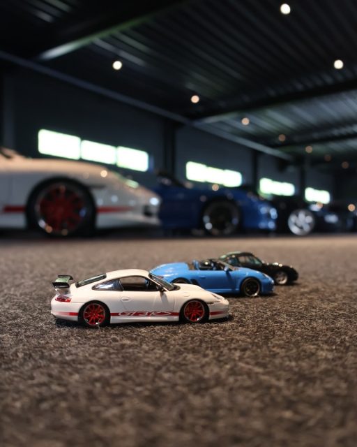 Three generations. One moment. The 993 Turbo, 996 GT3 RS and 997 Speedster at Bavaria Motors are now on Instagram. Full series on miniflatsix.com.
And something completely different is already waiting on the site. A Porsche 911 that served. Belgian Rijkswacht livery. Authentic. Coming to Instagram soon. ๐
@miniflatsix @bavaria.motors