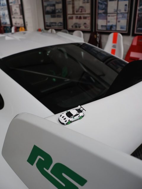 White. Python Green. Fully bespoke. The 911 GT3 RS Tribute to Carrera RS 2.7 Sonderwunsch is now on Instagram, and the full series has been live on miniflatsix.com for a while. Go see it if you havenโt yet.
And something else is already waiting on miniflatsix.com. A 992 GT3 RS at Circuit Zandvoort. Matte grey silver. Coming to Instagram soon, but live on miniflatsix.com ๐
@miniflatsix @911_motorsport