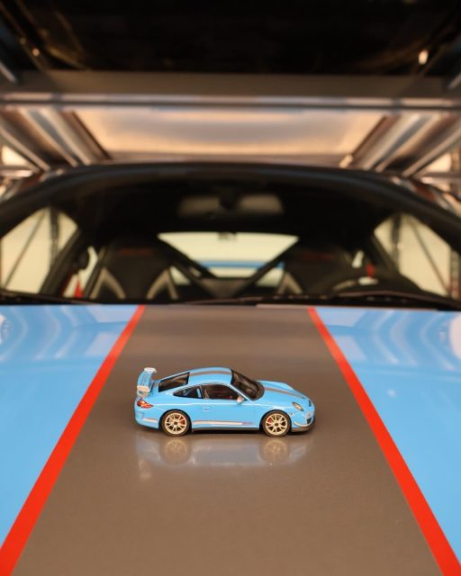 The Porsche 997 GT3 RS 4.0 in blue at JFD Collection @911_motorsport is live on miniflatsix.com. The last of the Mezger 4.0 line, with the right wheels under the Minichamps to match. Go see the full series. ๐ธ
Already waiting for you on the site: the Porsche 992 GT3 RS in red and white, shot at Circuit Zandvoort. A modern track weapon in its natural habitat. Coming to Instagram soon. ๐
@miniflatsix @minichampsofficial @911_motorsport @maximdirickx