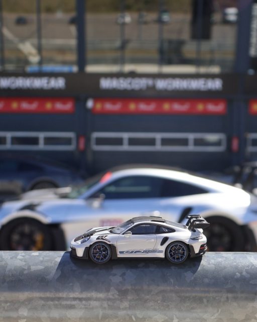 Matte grey silver. 992 GT3 RS at Circuit Zandvoort. Now live on Instagram, full series on miniflatsix.com.
And something else is already waiting on the site. Three Porsches. Three generations. Side by side at Bavaria Motors. Coming to Instagram soon. ๐
@miniflatsix @hegersport