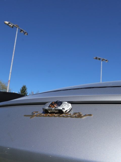 GT Silver and every bit of the curated drama that the Heritage Design Package was built to deliver. The 991 Speedster Heritage Edition was launched in 2018 to mark 70 years of Porsche, and it takes an already special car and turns it into something more ceremonial. A tribute within a tribute, with the 4.0 litre naturally aspirated flat six and six speed manual gearbox keeping the recipe properly analogue underneath.

This example was photographed in the Speedster section organised by Jacob Achenbach and the @991.speedster.registry at Dinslaken, slotted in among the standard 991 Speedsters and quietly stealing the show.

For the scale pairing, @sparkmodel_official stepped in with a 1:43 rendition. The white accents and silver bodywork translate beautifully, and the slightly larger scale brought out the finer details of the Heritage spec particularly well.
@991.speedster.registry @992st.registry @porsche1mai #porschemoment 

The full series is now live on miniflatsix.com.

Sneak preview of what’s coming next on the feed but now on Miniflatsix.com: SOS 901, a classic Porsche 911 in Belgian Rijkswacht livery, photographed inside the Frans van Haren collection at Metropole Druten. @metropole.nl White bodywork, red and blue gendarmerie striping, and a story that turns heads the moment people see it. A very different kind of Porsche.